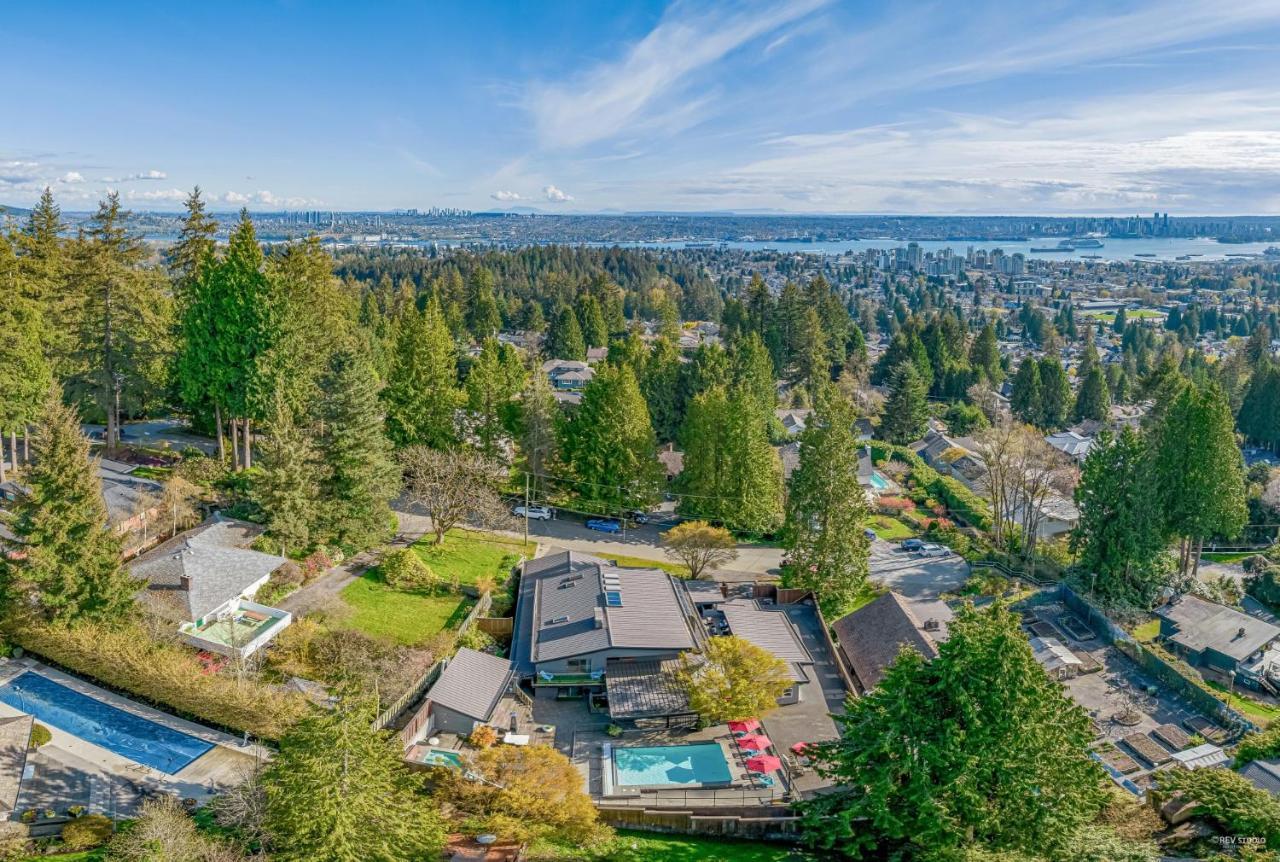 Grouse Cheerful Large Private Bedroom, Bath, Shared Deck, Pool, Hot Tub North Vancouver Exterior foto