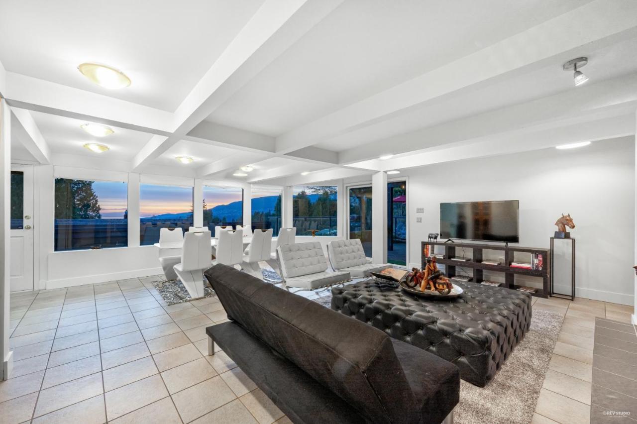 Grouse Cheerful Large Private Bedroom, Bath, Shared Deck, Pool, Hot Tub North Vancouver Exterior foto
