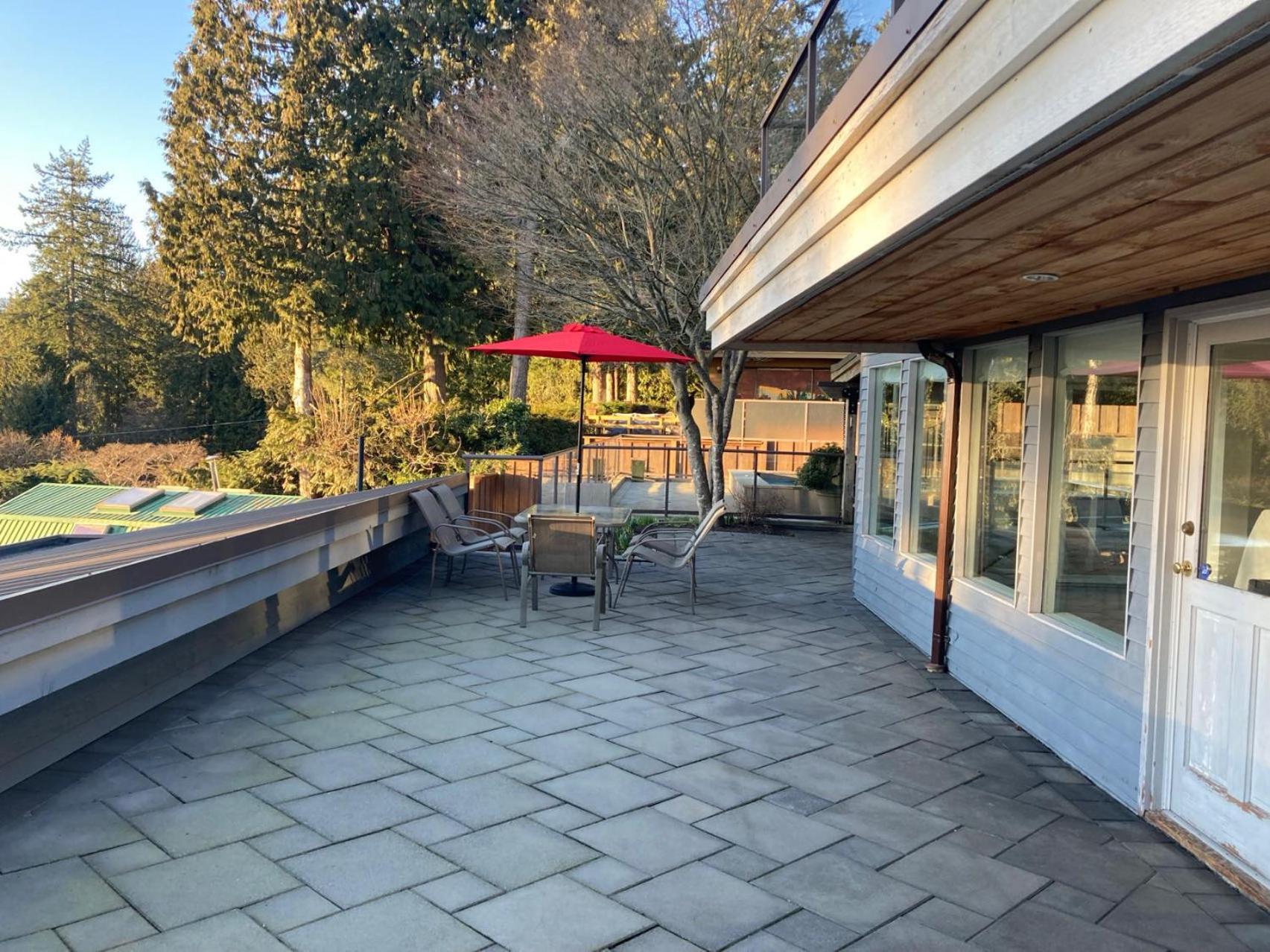 Grouse Cheerful Large Private Bedroom, Bath, Shared Deck, Pool, Hot Tub North Vancouver Exterior foto