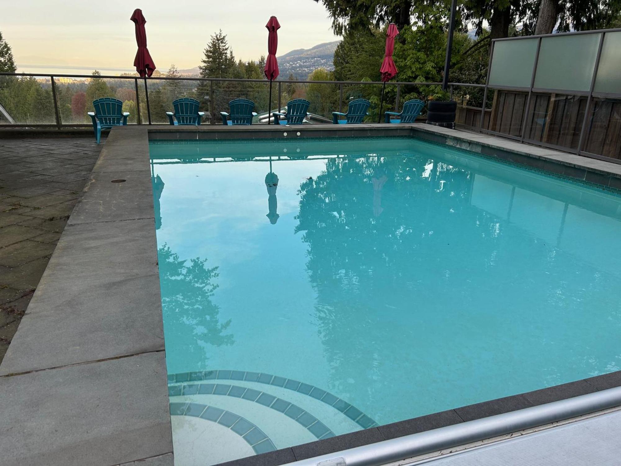 Grouse Cheerful Large Private Bedroom, Bath, Shared Deck, Pool, Hot Tub North Vancouver Exterior foto