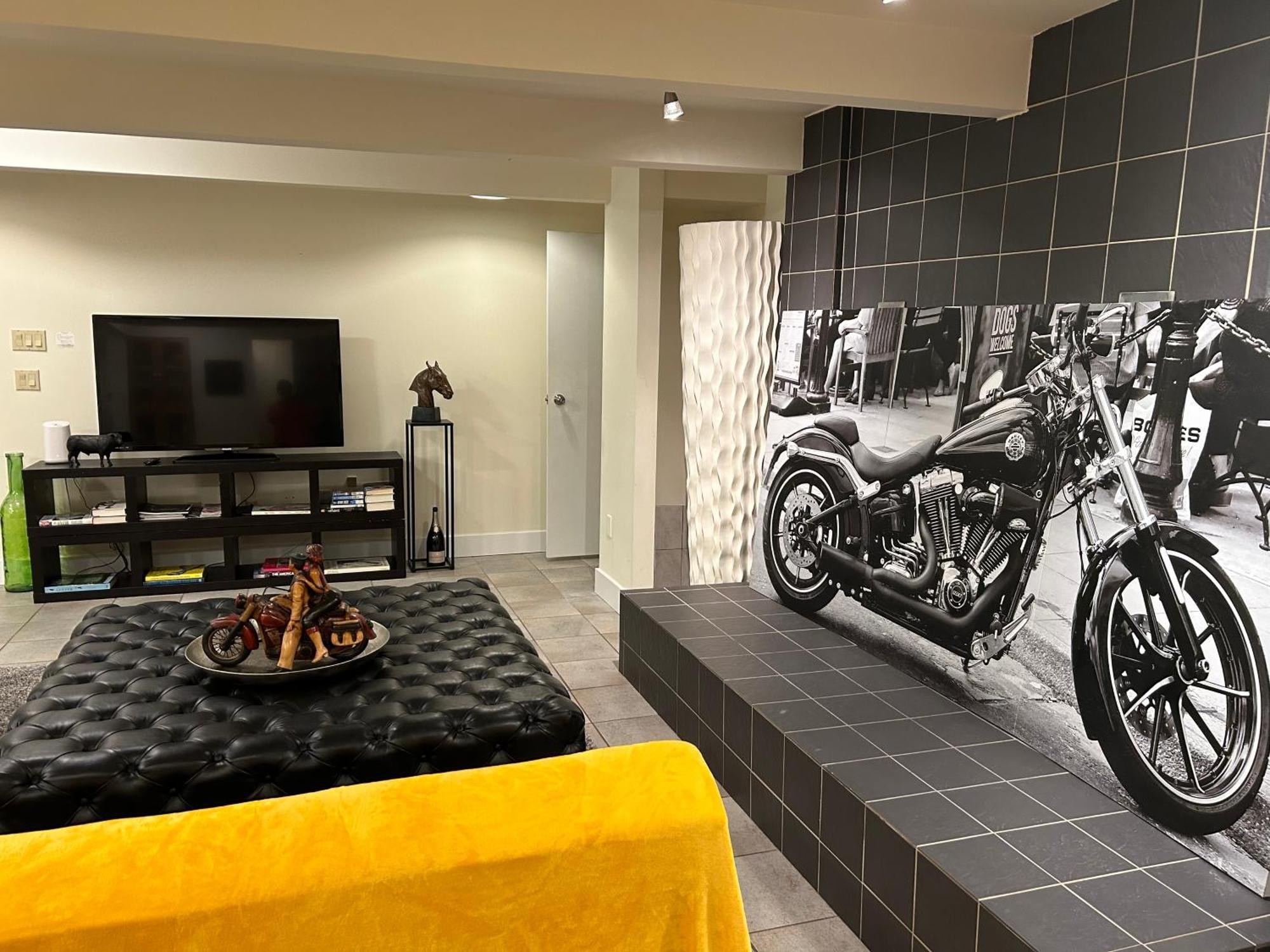 Grouse Cheerful Large Private Bedroom, Bath, Shared Deck, Pool, Hot Tub North Vancouver Exterior foto