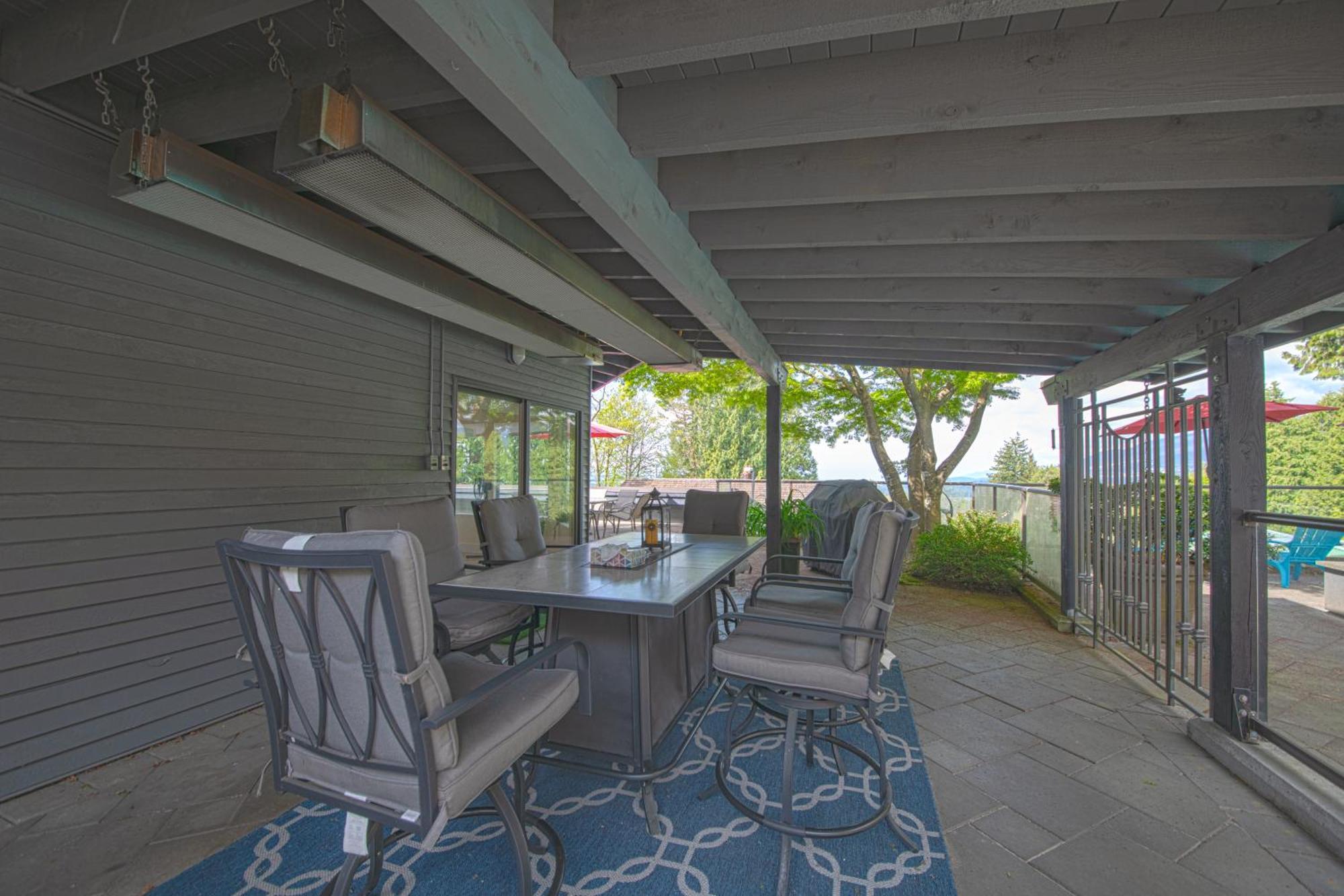 Grouse Cheerful Large Private Bedroom, Bath, Shared Deck, Pool, Hot Tub North Vancouver Exterior foto