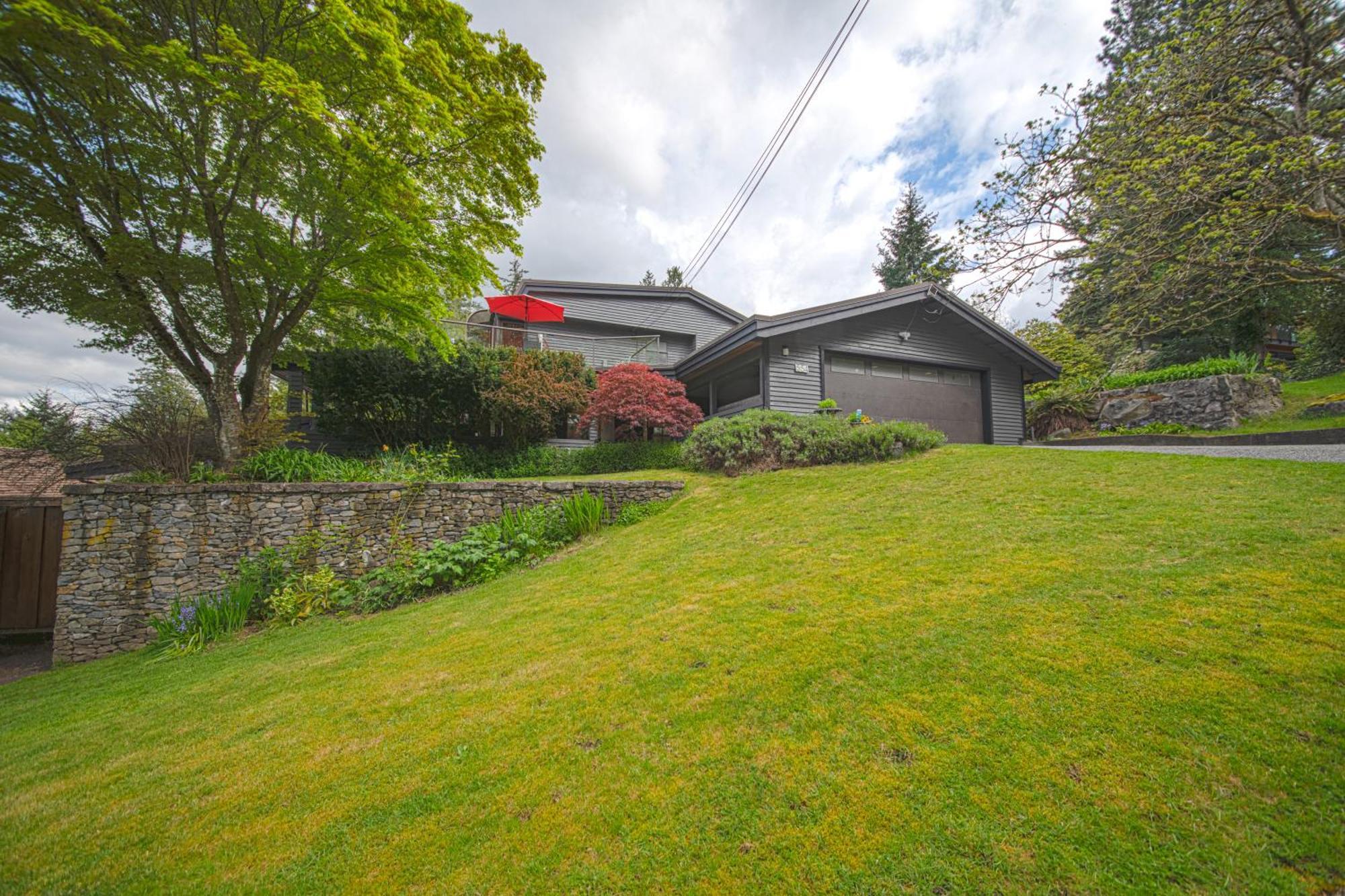 Grouse Cheerful Large Private Bedroom, Bath, Shared Deck, Pool, Hot Tub North Vancouver Exterior foto