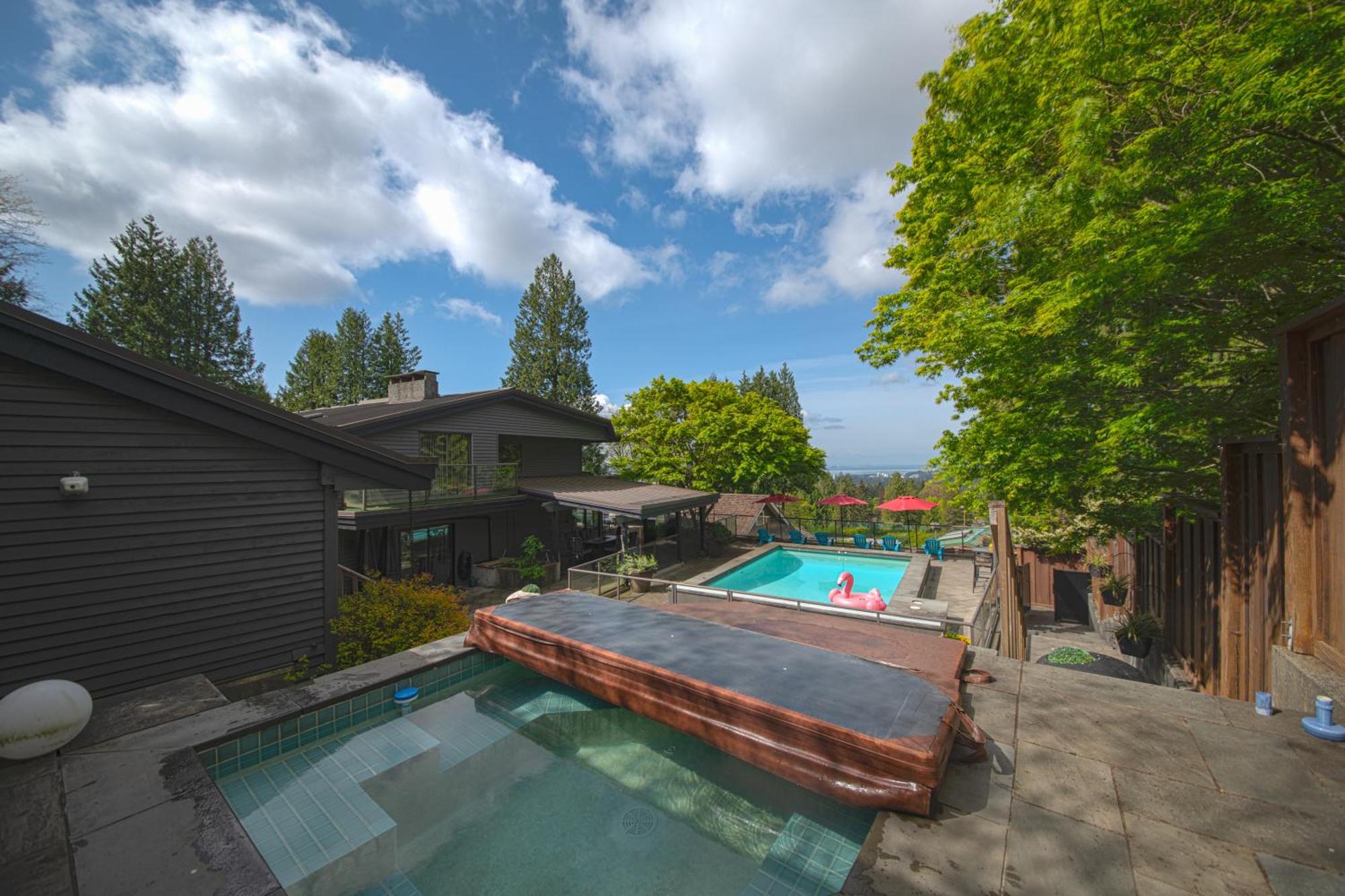 Grouse Cheerful Large Private Bedroom, Bath, Shared Deck, Pool, Hot Tub North Vancouver Exterior foto